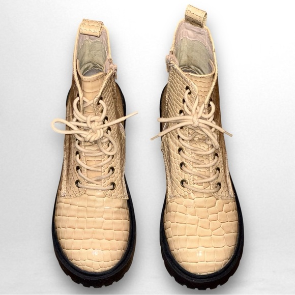 Urban Outfitters Chelsea Boot Grunge Goth Chunky Croc Platform Combat Ivory Sz 8 - Picture 4 of 15